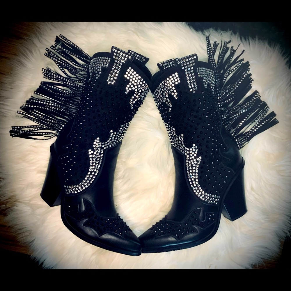 Dolls kill heeled fringe blinging black boots.💥